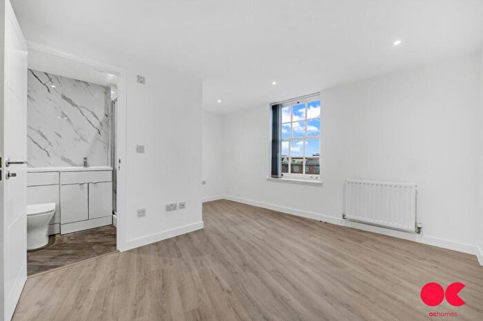 2 Bedroom Flat To Rent In Spring Gardens, Romford, RM7