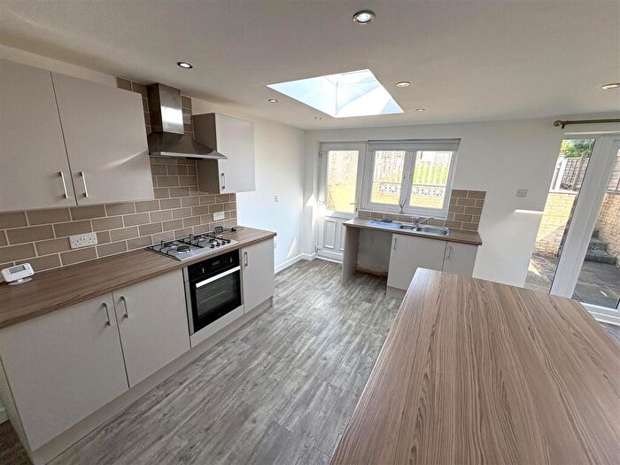 3 Bedroom House To Rent In Apsley Road, Oldbury, West Midlands, B68