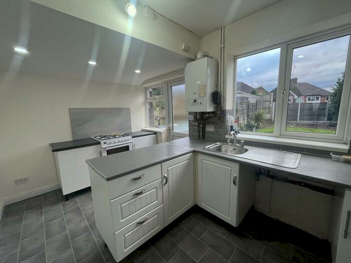 4 Bedroom House To Rent In Wolverhampton Road, Oldbury, B68