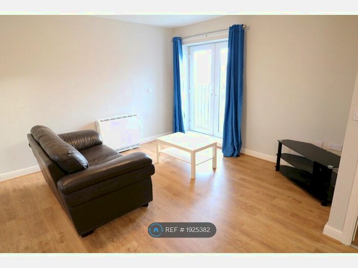 2 Bedroom Flat To Rent In Mallaby Court, Birkenhead, CH41