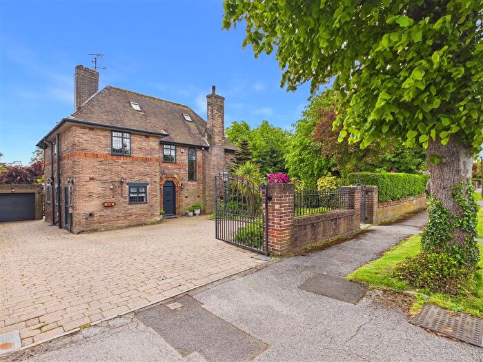 5 Bedroom Property For Sale In Netherways, Park Avenue, Dronfield, S18