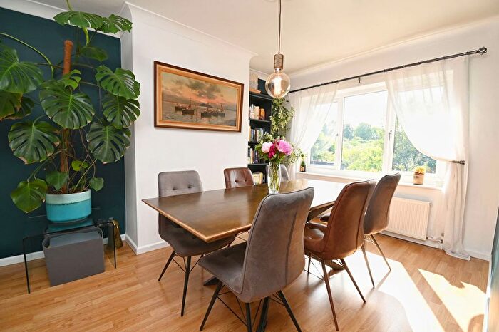 3 Bedroom Semi-Detached House For Sale In Blenheim Road, Barnsley, S70