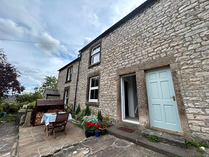2 Bedroom Cottage To Rent In Parsonage Terrace, Stanedge Road, Bakewell, DE45