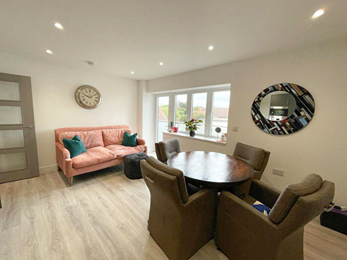 2 Bedroom Apartment To Rent In Main Road, Hockley, SS5