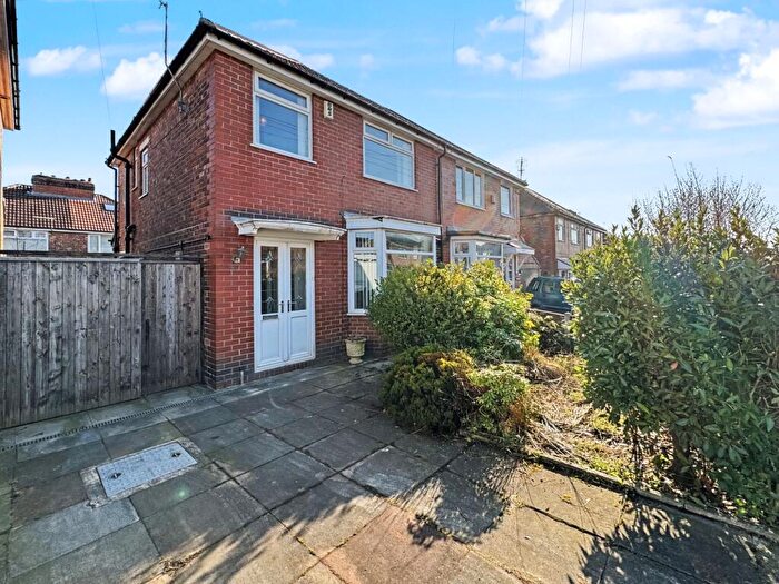 3 Bedroom Semi Detached House For Sale In Parkville Road, Prestwich, M25