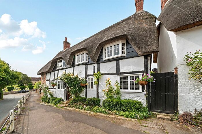 3 Bedroom Detached House For Sale In The Cross, Okeford Fitzpaine, Blandford Forum, DT11