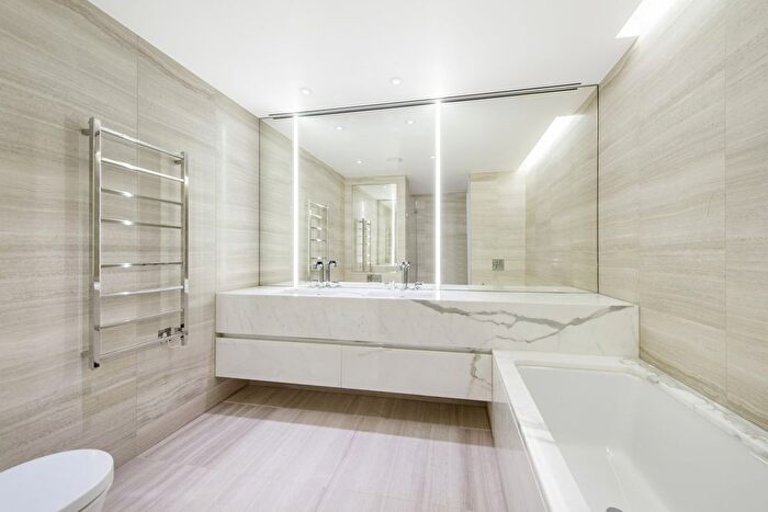 2 Bedroom Flat To Rent In Buckingham Palace Road, London, SW1W