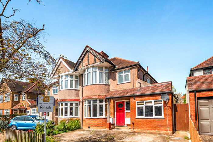 3 Bedroom Apartment For Sale In Kingsfield Avenue, Harrow, HA2
