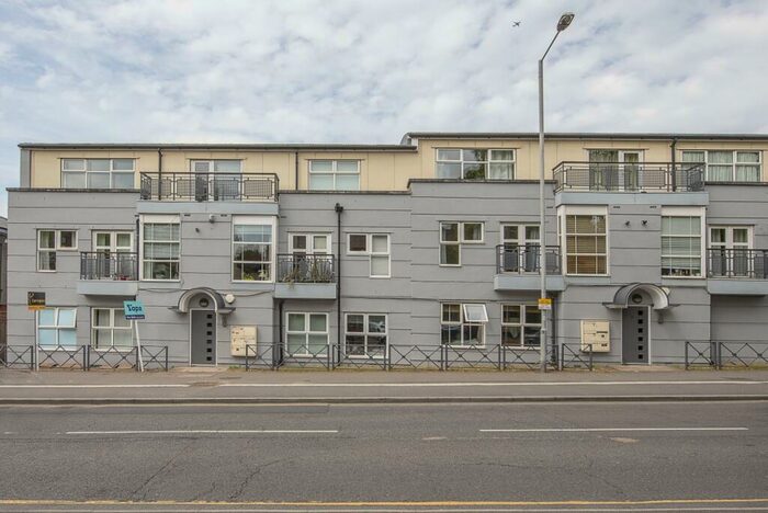 2 Bedroom Apartment To Rent In Kingston Hill Kingston Upon Thames, KT2