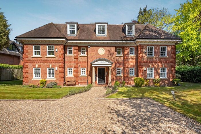 2 Bedroom Flat For Sale In New Mile Court, Ascot, SL5