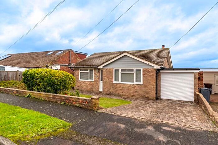 2 Bedroom Bungalow For Sale In Broadhill Close, Broad Oak, TN21