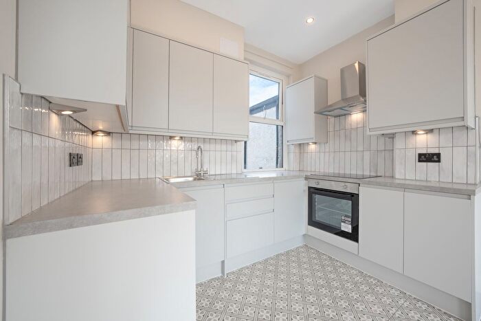 3 Bedroom Flat To Rent In Hanworth Road, Hounslow, TW3