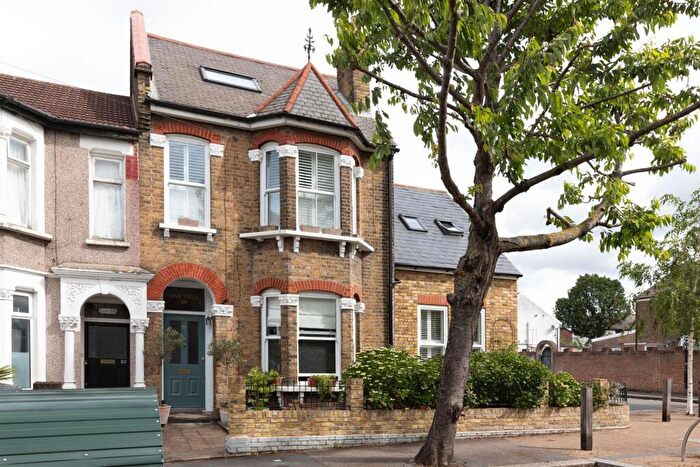 4 Bedroom Maisonette For Sale In Hatherley Road, London, E17