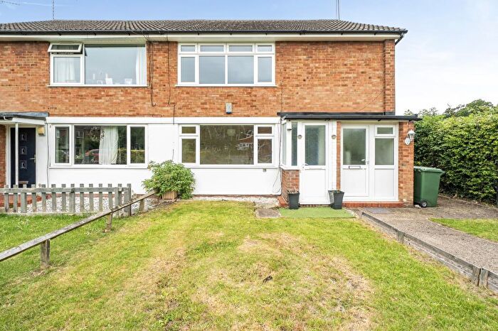 2 Bedroom Maisonette For Sale In Ingram Avenue, Aylesbury, HP21