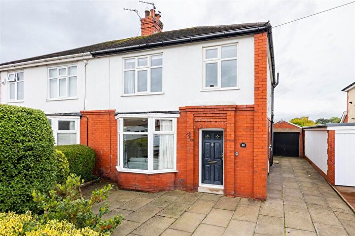 3 Bedroom Semi-Detached House For Sale In Yewlands Avenue, Leyland, PR25