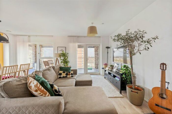 3 Bedroom Flat To Rent In Station Road, London, N17