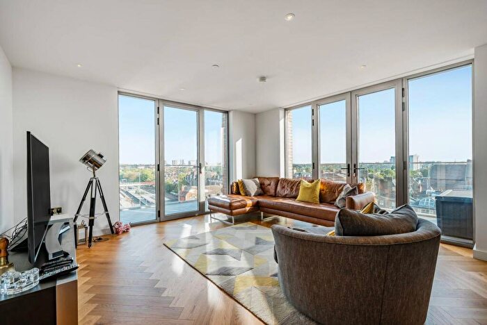 2 Bedroom Flat To Rent In Heritage Lane, West Hampstead, London, NW6