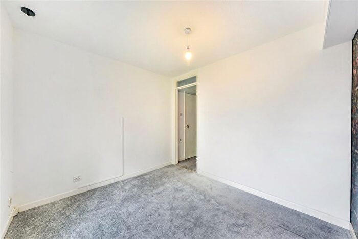 1 Bedroom Maisonette To Rent In Reynolds Close, Colliers Wood, London, SW19
