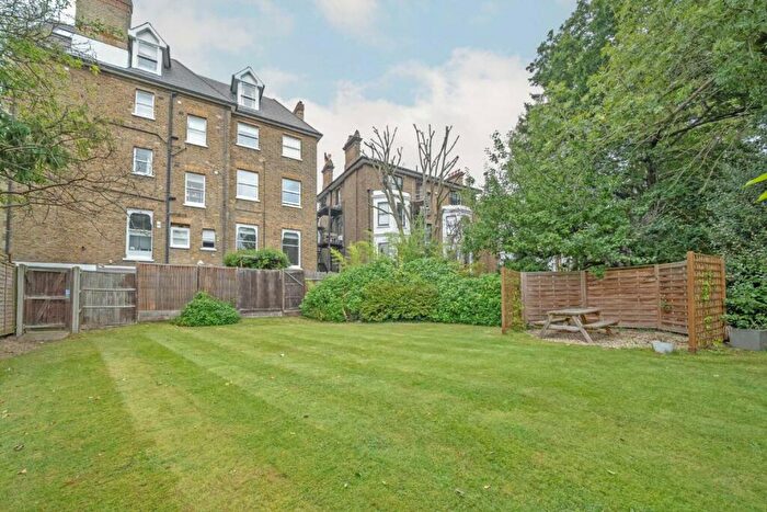 1 Bedroom Flat For Sale In Langley Road, Surbiton, KT6