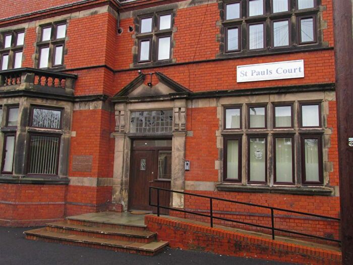 2 Bedroom Flat To Rent In St Pauls Court, Wednesbury, WS10