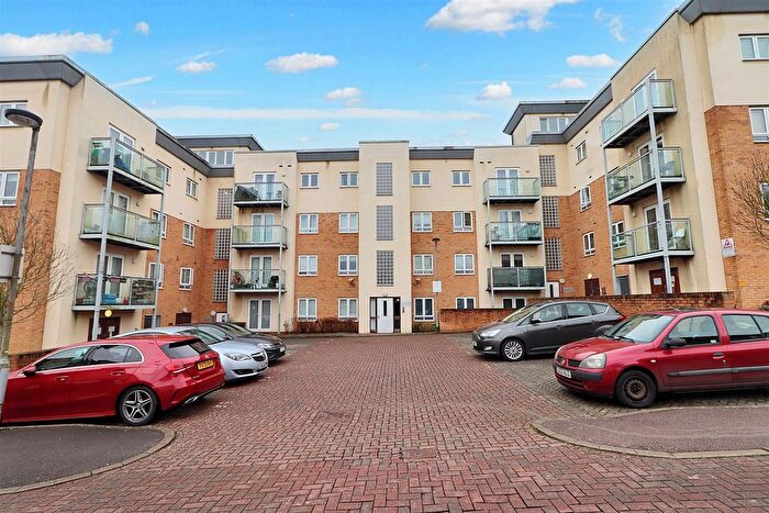 2 Bedroom Flat To Rent In Todd Close, Borehamwood, WD6