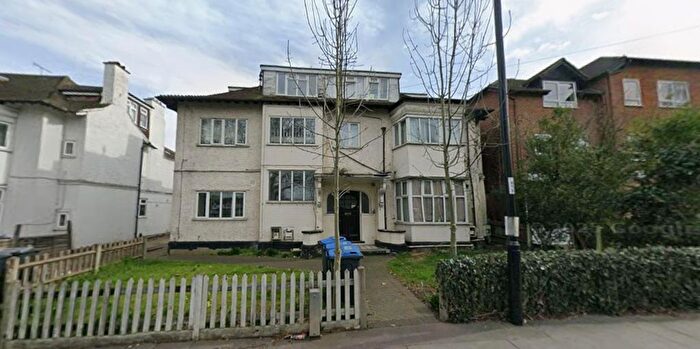 2 Bedroom Flat To Rent In Woodside Green, South Norwood, London, SE25