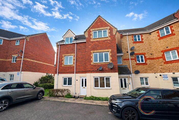 2 Bedroom Maisonette For Sale In Lennox Close, Chafford Hundred, RM16