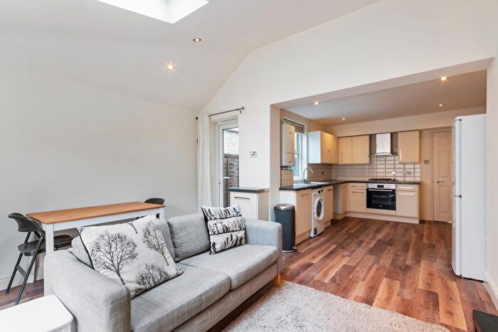 2 Bedroom Flat To Rent In South Park Road, London, SW19