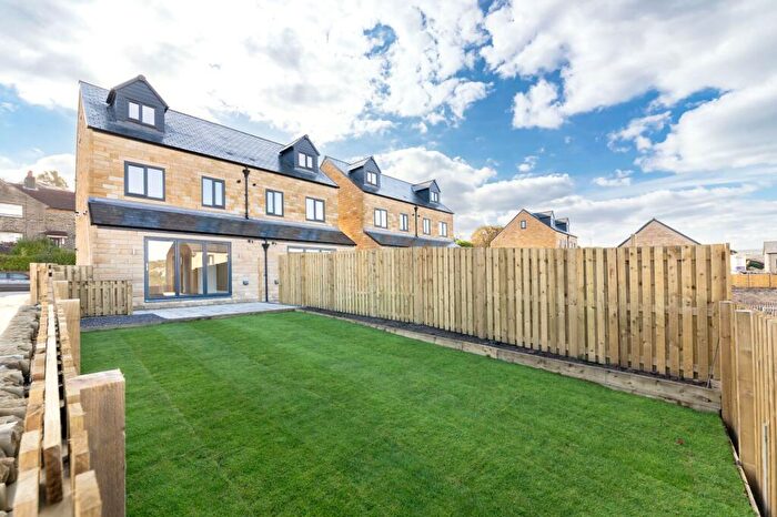 3 Bedroom Semi-Detached House For Sale In Woodland Court, Holmfirth, HD9