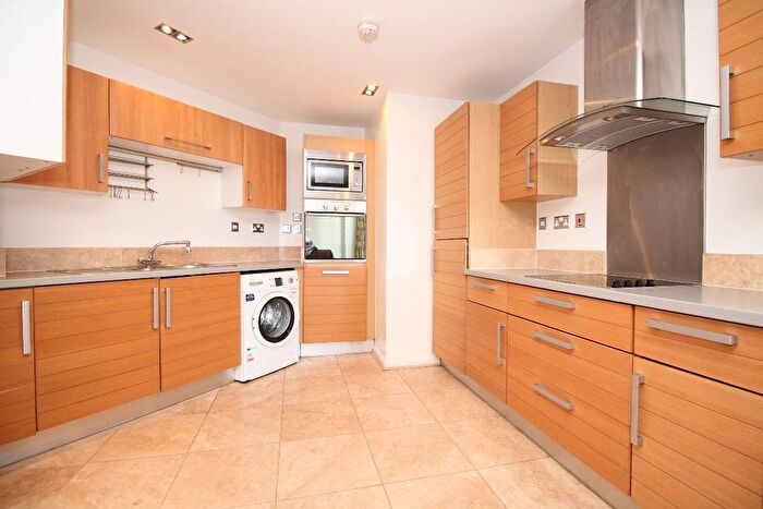 2 Bedroom Flat To Rent In City Tower, Limeharbour, Canary Wharf, E14