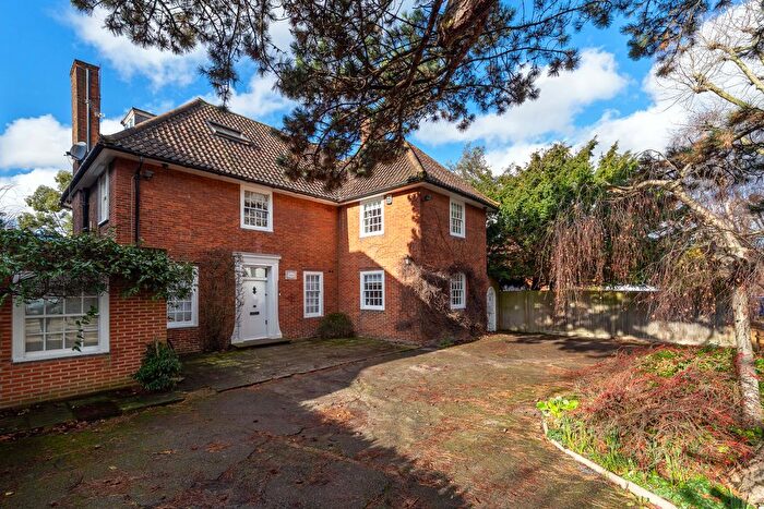 5 Bedroom Detached House For Sale In Edgehill Road, Ealing, W13
