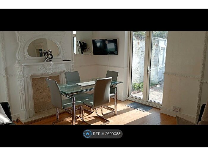 6 Bedroom Semi Detached House To Rent In Boulevard, Hull, HU3