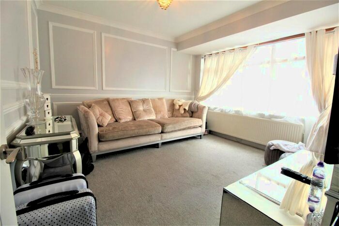 3 Bedroom Terraced House To Rent In Havering Road, Romford, RM1