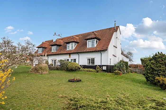 3 Bedroom Semi Detached House For Sale In Devizes Road, Bromham, SN15