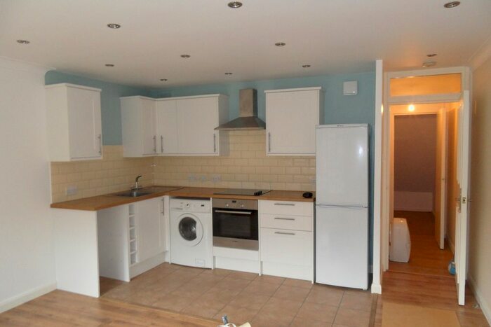 1 Bedroom Flat To Rent In Milford Mews, London, SW16