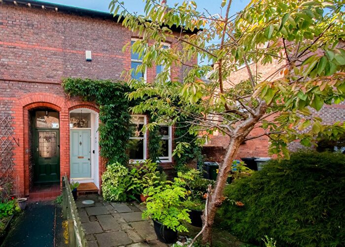 4 Bedroom Terraced House For Sale In Thorn Grove, Hale, WA15