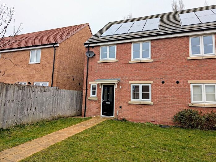 3 Bedroom Semi-Detached House To Rent In Heather Drive, Pontefract, West Yorkshire, WF8