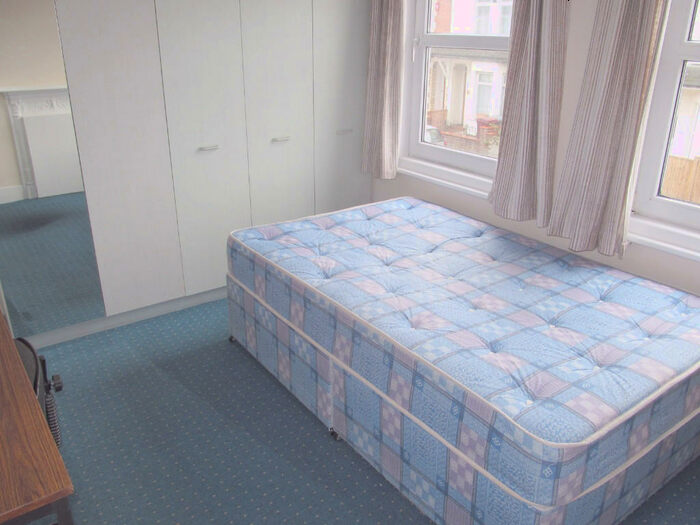 4 Bedroom Terraced House To Rent In Grange Avenue, Reading, Berkshire, RG6