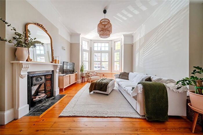 2 Bedroom Flat For Sale In Queen Anne Avenue, Bromley, BR2
