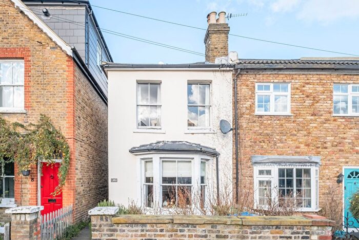 3 Bedroom End Of Terrace House For Sale In Alfred Road, Kingston Upon Thames, KT1