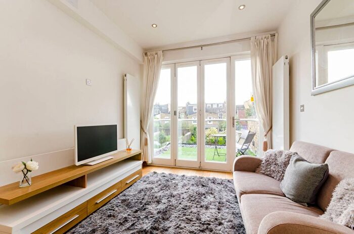 1 Bedroom Flat For Sale In Lillie Road, Fulham, London, SW6