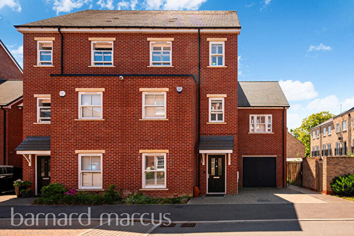 5 Bedroom Semi-Detached House To Rent In Dannatt Close, London, N20