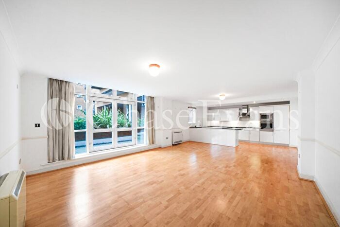 2 Bedroom Flat For Sale In Langbourne Place, Isle Of Dogs, London, E14