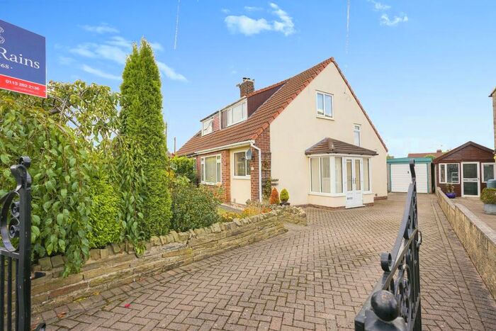 3 Bedroom Semi-Detached House To Rent In Whitecliffe Crescent, Swillington, Leeds, LS26