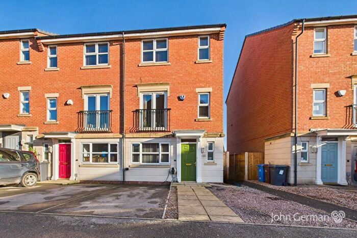 4 Bedroom Town House For Sale In Crystal Close, Mickleover, DE3