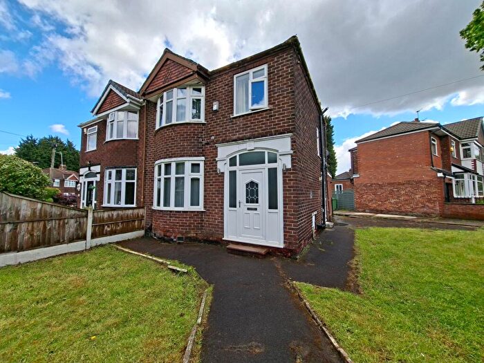 3 Bedroom Semi-Detached House For Sale In Edale Road, Stretford, M32