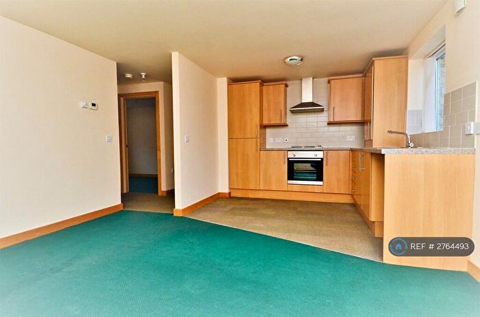 2 Bedroom Flat To Rent In Huddersfield, Huddersfield, HD1