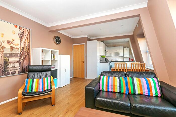 1 Bedroom Flat To Rent In Westgate House, Trafalgar Street, WInchester, SO23