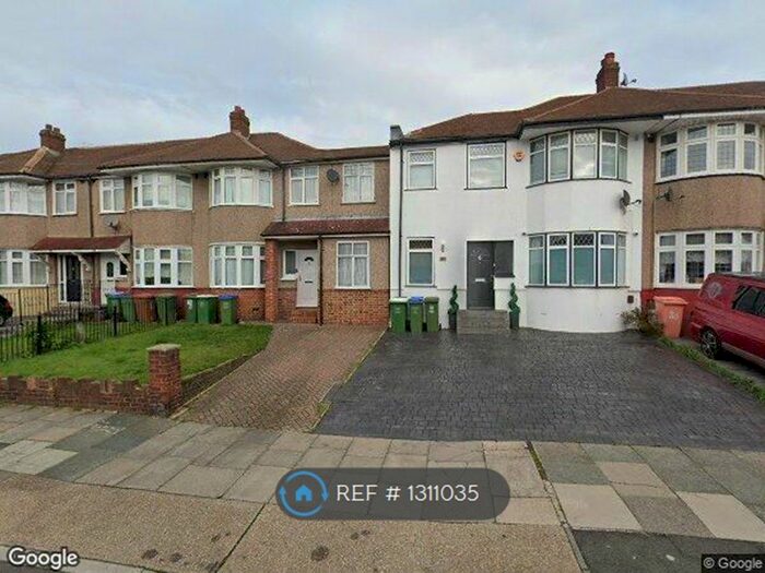 5 Bedroom End Of Terrace House To Rent In Sutherland Avenue, Welling DA16