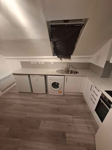 2 Bedroom Flat To Rent In Selsdon Road, London, SE27